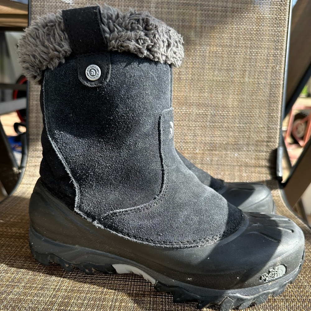 The North Face Women’s snow boots US 7